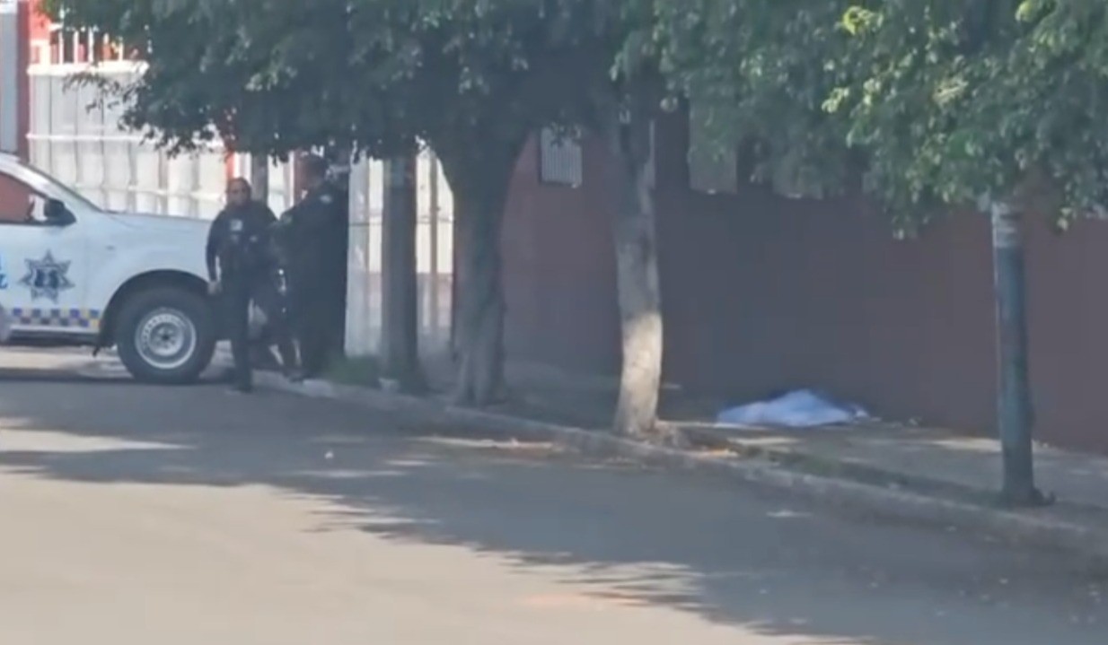 Dos jóvenes pierden la vida tras agresión armada en San Pedro
