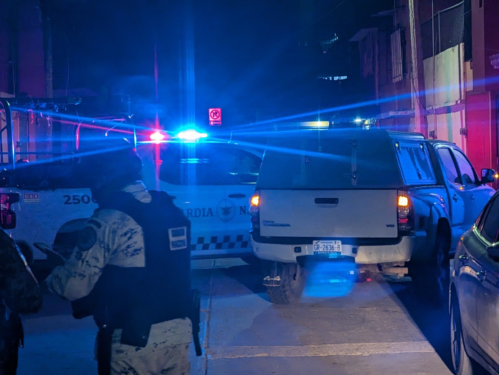 Balacera y vuelco mortal tras persecución por robo de camión entre San Miguel de Allende y Comonfort