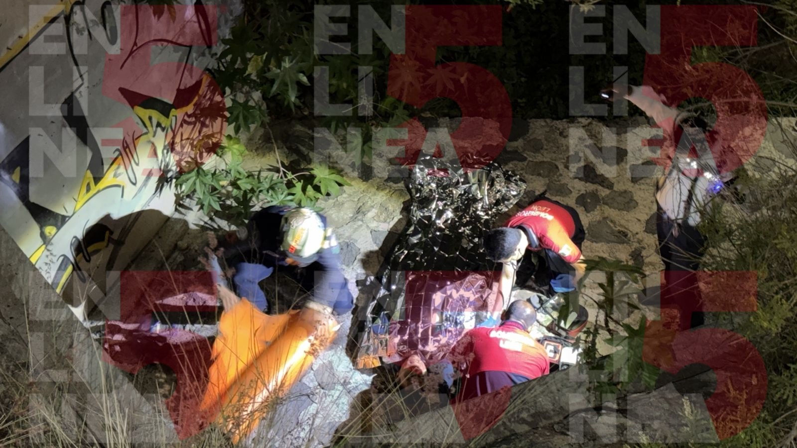 Ciclista pierde el control y cae a canal de concreto en el bulevar Morelos