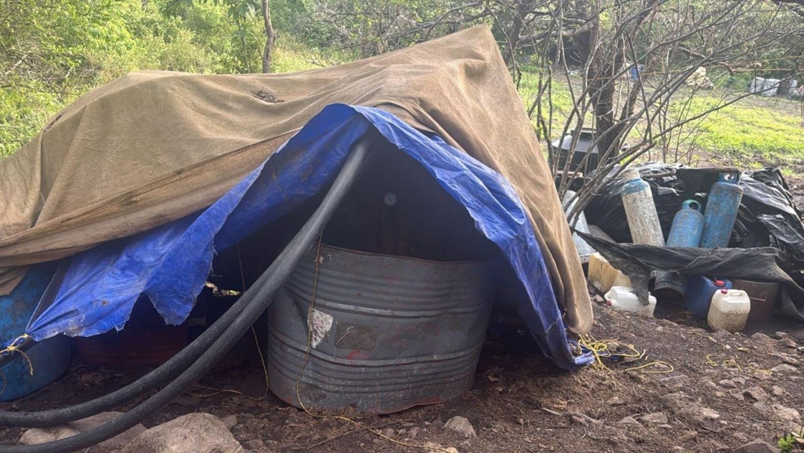 Desmantelan narcolaboratorio en zona serrana de Acámbaro Desmantelan narcolaboratorio en zona serrana de Acámbaro