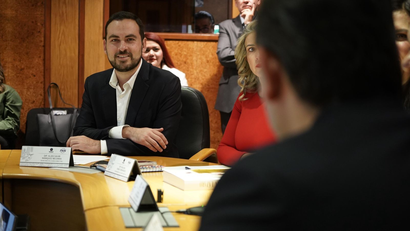 Alan Márquez deja Mesa Directiva y regresa a León