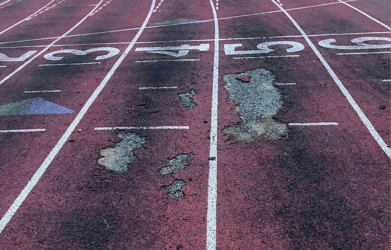 Plantean rehabilitar pista de atletismo y cancha de fútbol de la Deportiva Sur