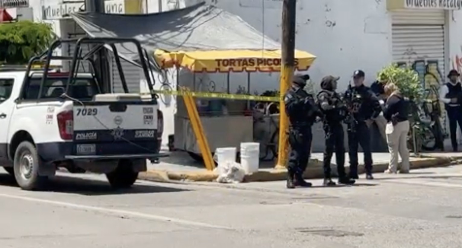 Balean carro de tortas en avenida Constituyentes de Celaya; no hay lesionados