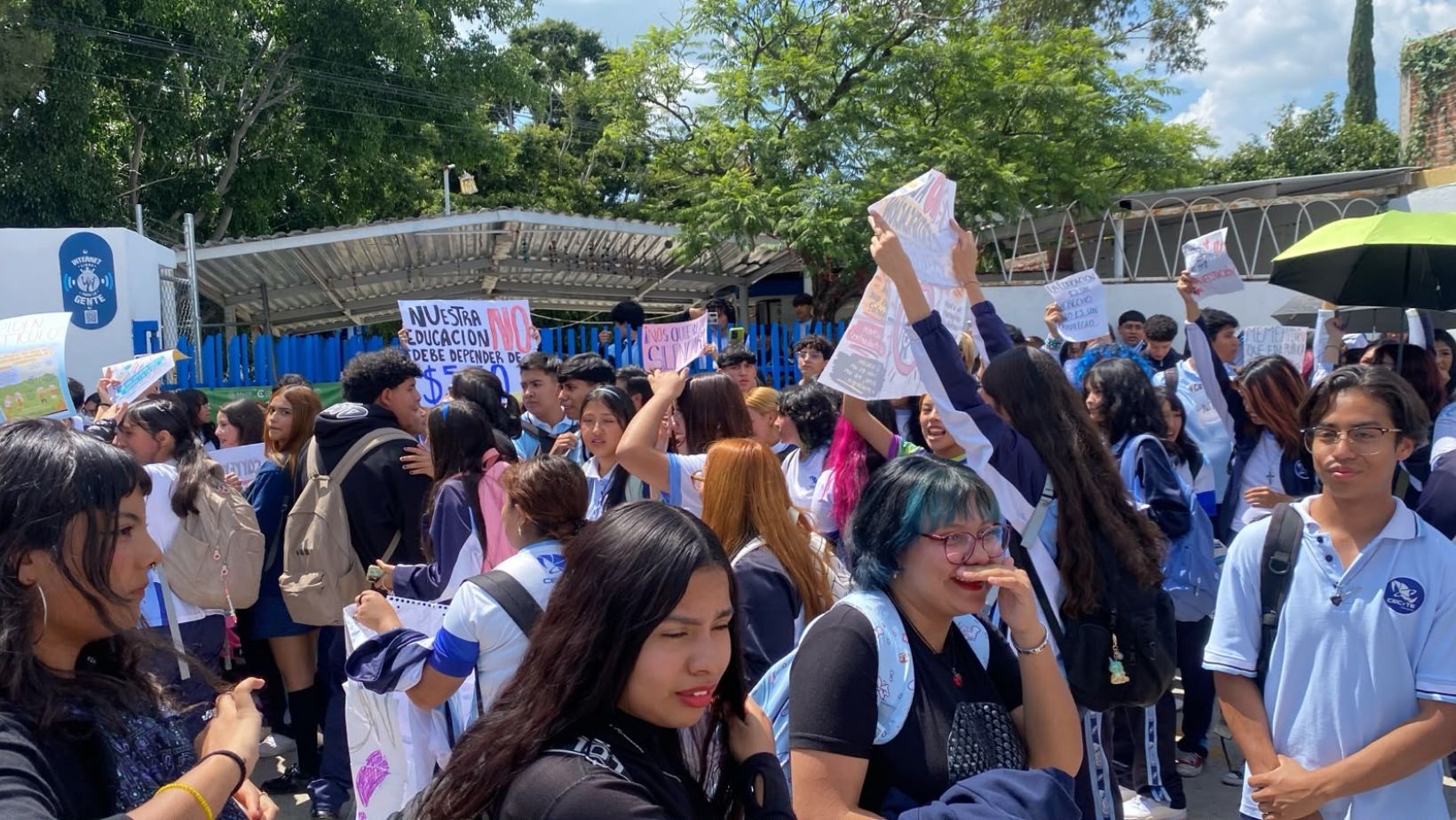 Estudiantes del CECyTEG León denuncian presuntas irregularidades Estudiantes del CECyTEG León denuncian presuntas irregularidades