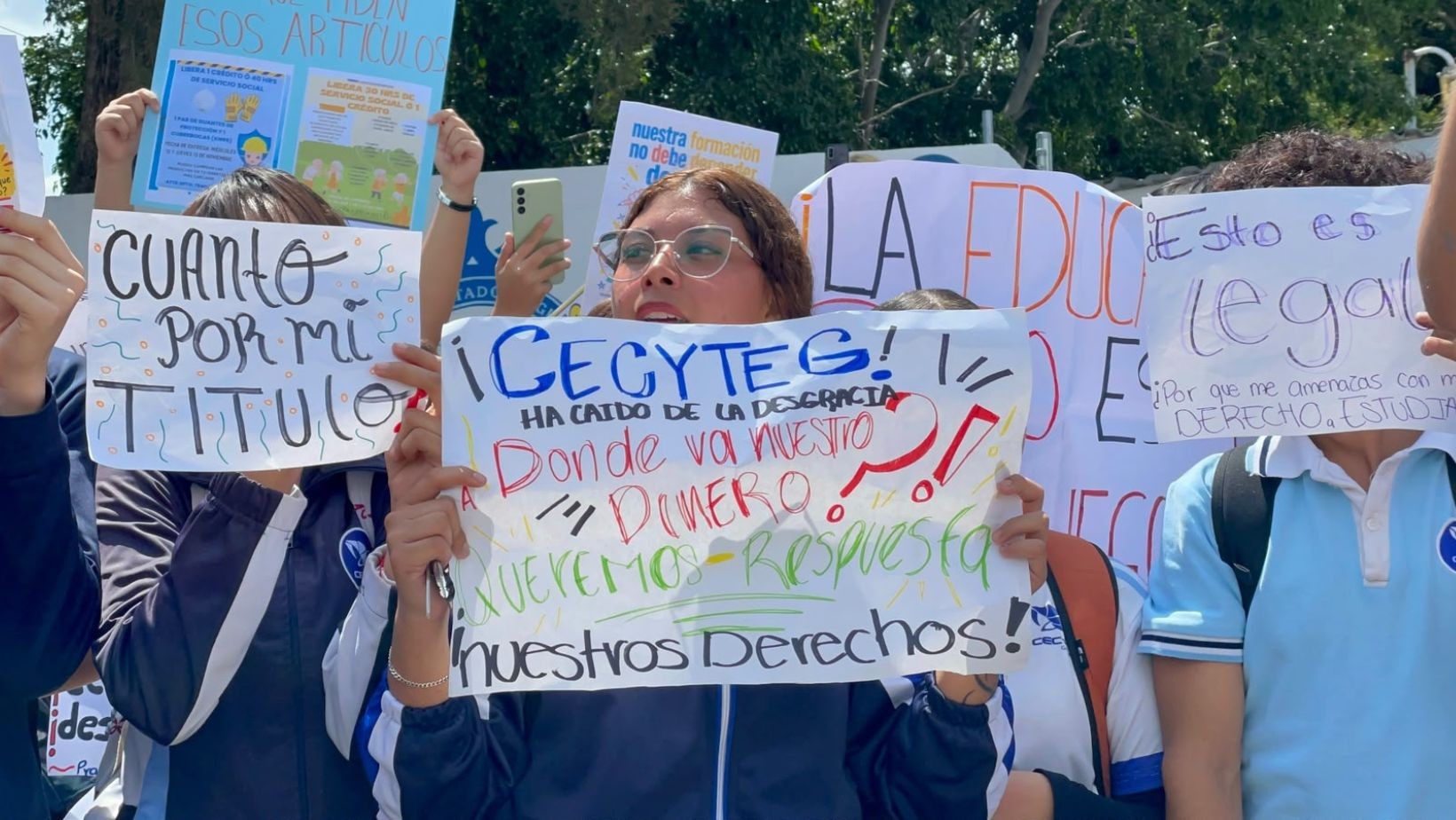 Estudiantes del CECyTEG León denuncian presuntas irregularidades