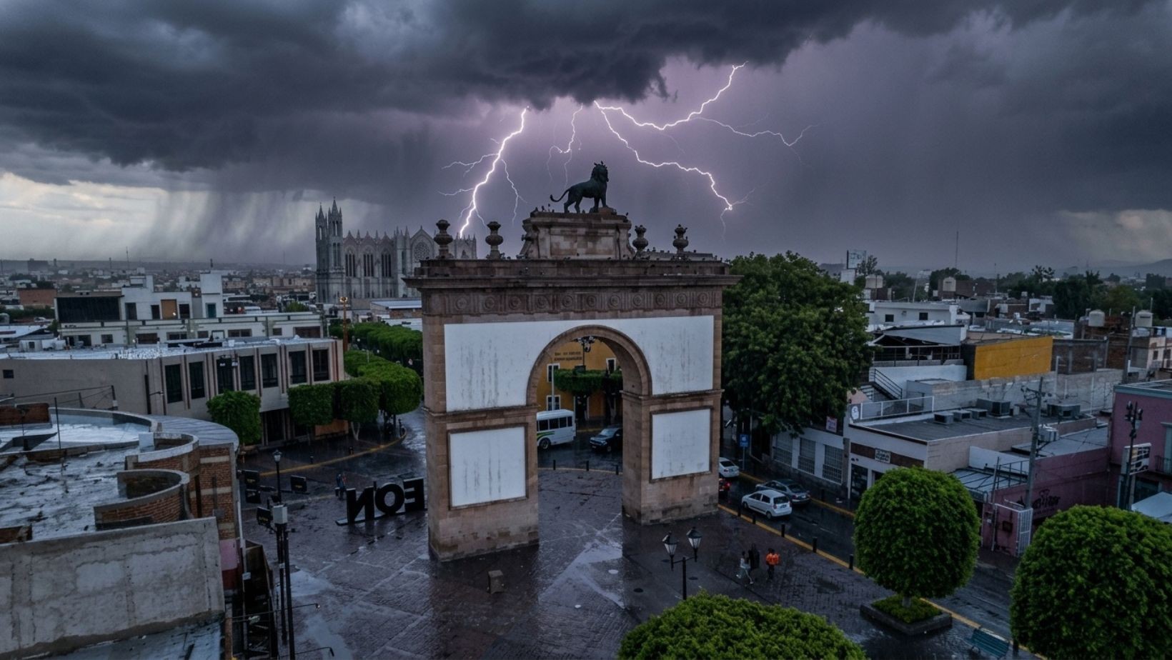 Tormentas eléctricas dejan daños y un herido en León