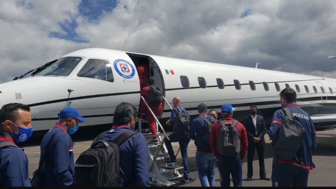 ¡Problemas para Cruz Azul! La Máquina retrasa su viaje a Miami por falla en el avión