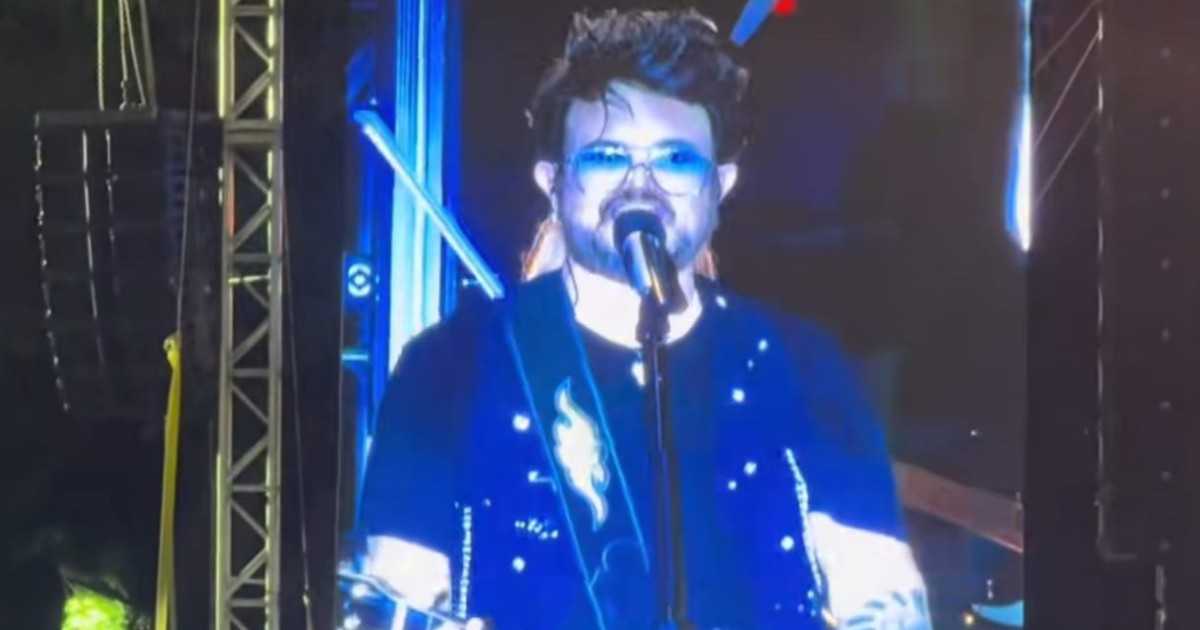 “Entre más chifles, menos voy a cantar”: esto fue todo lo que Alex Syntek le dijo al público durante concierto