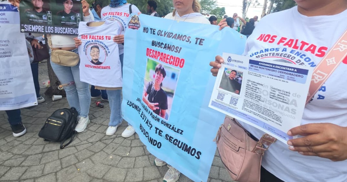Colectivos de Búsqueda se manifiestan en Celaya durante visita de la presidenta Claudia Sheinbaum