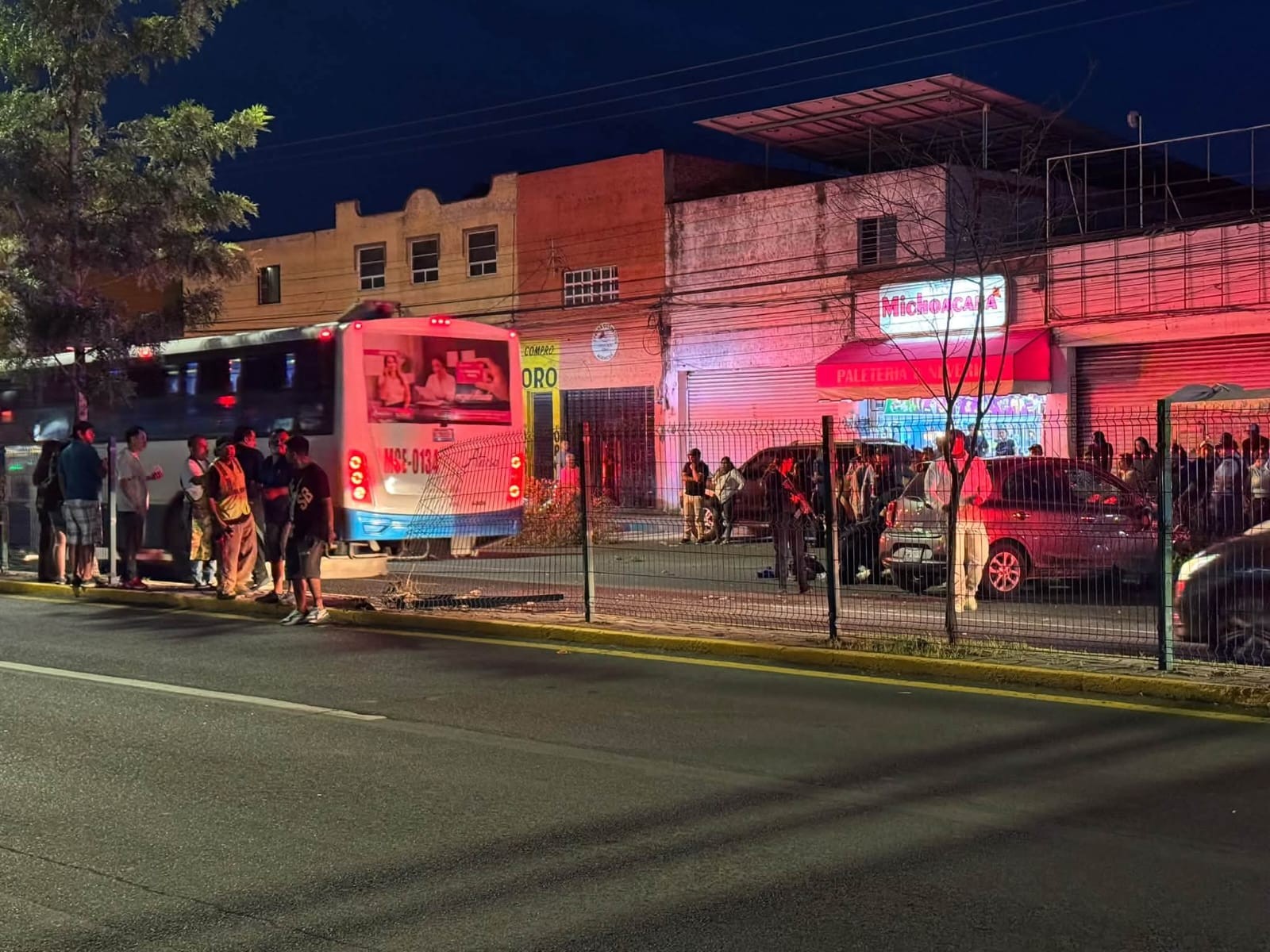 Motociclista queda gravemente herido tras choque en el bulevar López Mateos en Celaya