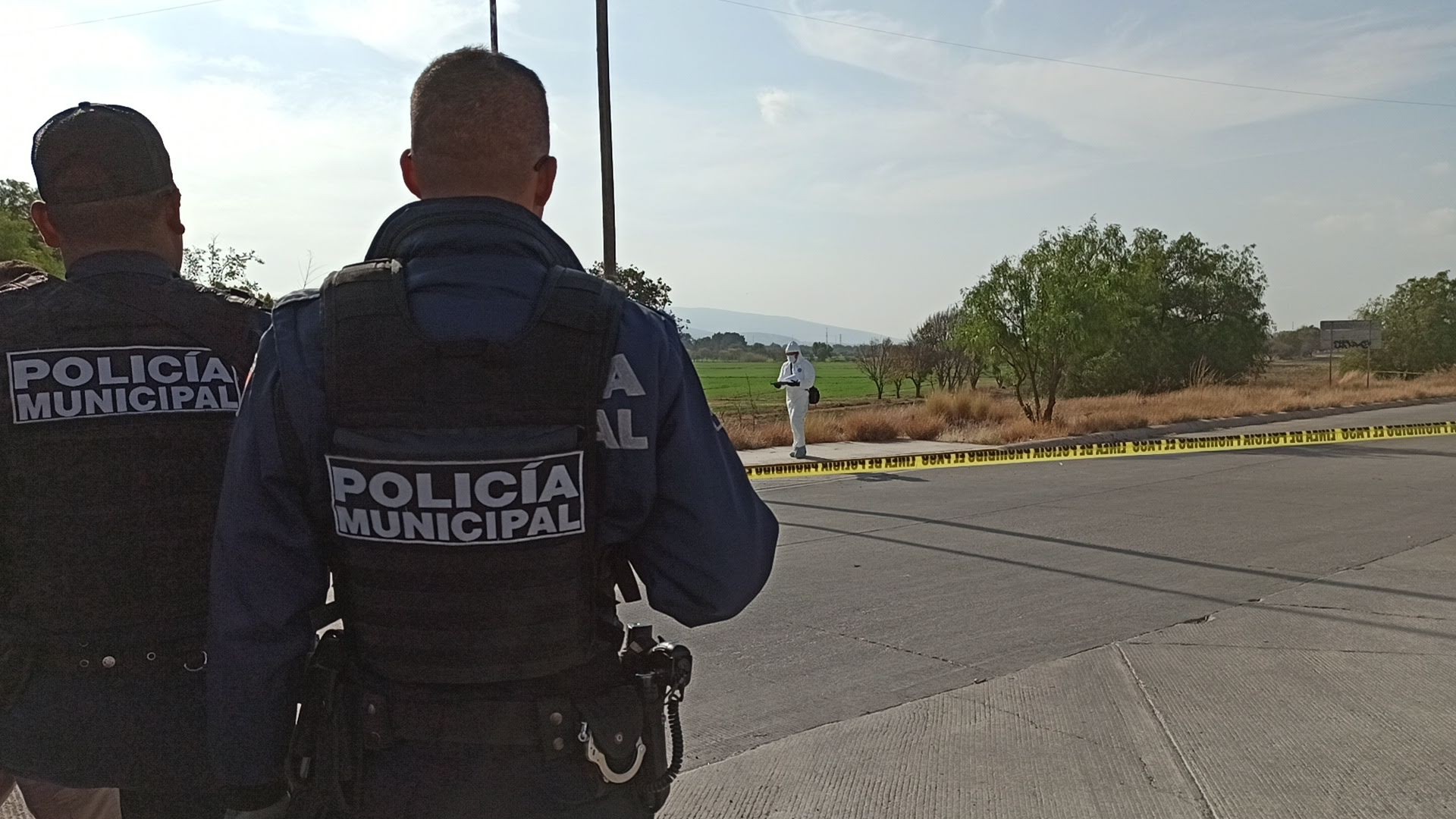 Hallan a hombre sin vida y embolsado en camino de Cortazar