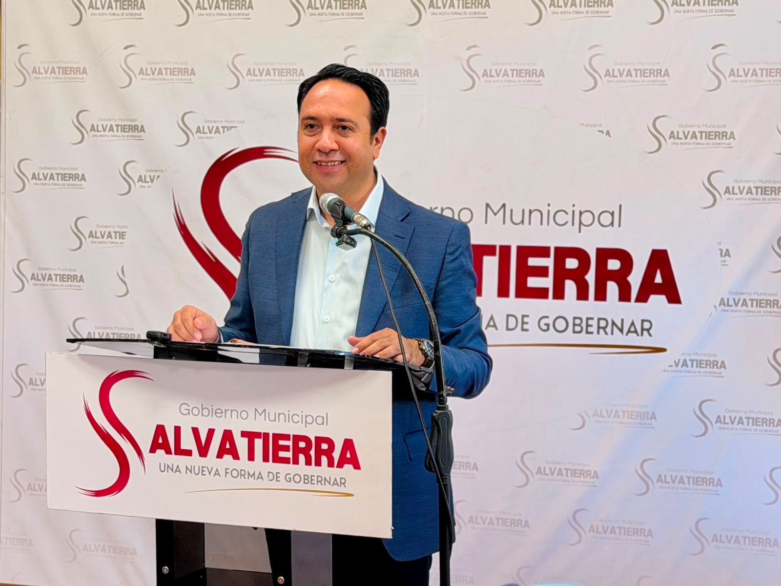 Se deslinda Daniel Sámano de ex oficial mayor detenido; asegura que no tenía antecedentes en México