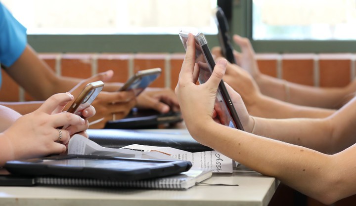 Guanajuato podría ajustar sus reglas sobre celulares en las escuelas ante nueva regulación federal