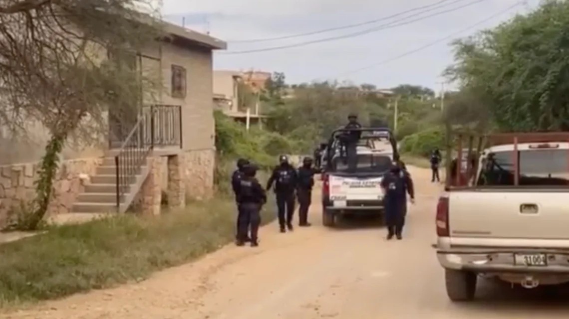 Abren investigación interna por agresión a reportero durante operativo en Comonfort