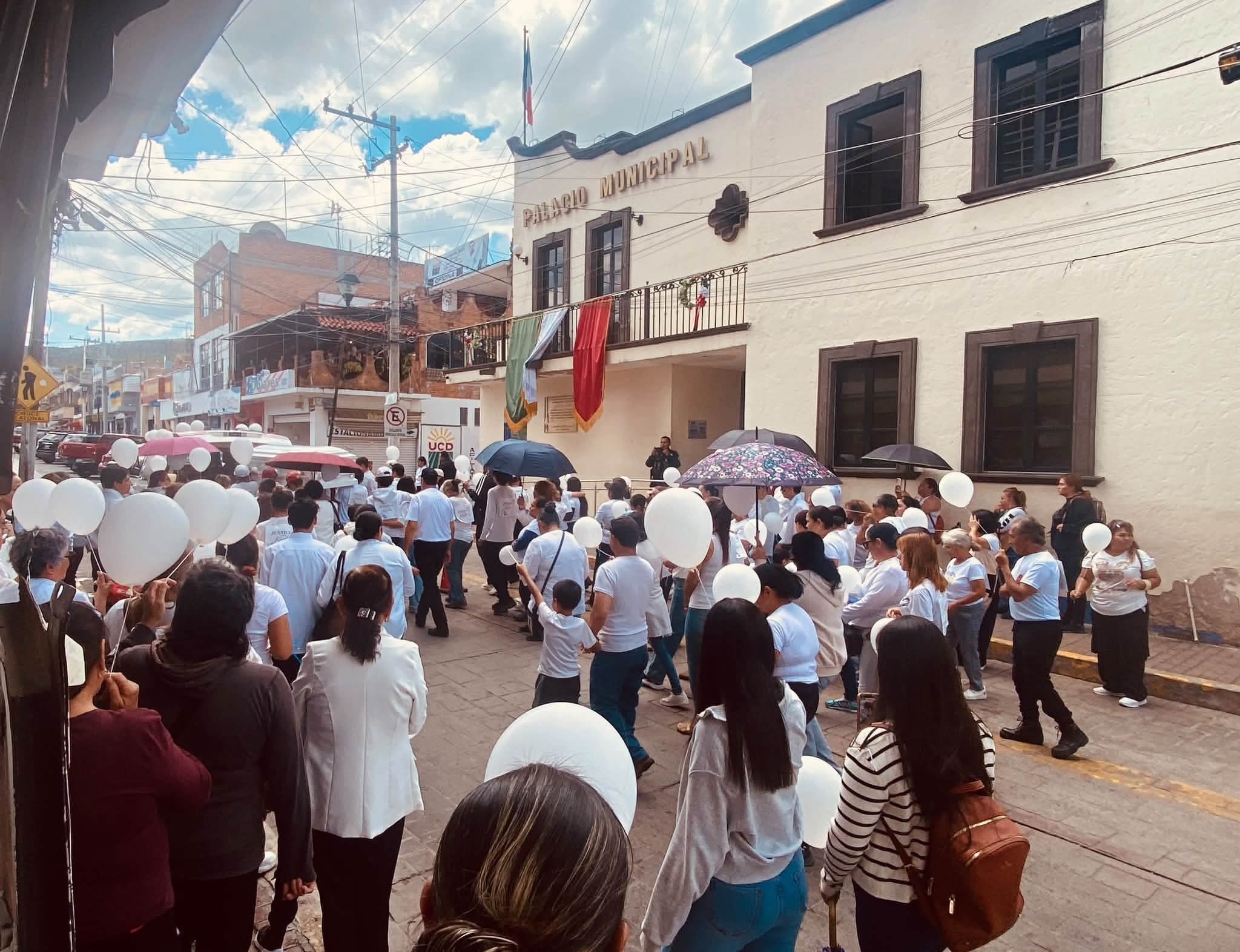 Familiares y amigos exigen justicia por feminicidio de Karla en Apaseo el Alto