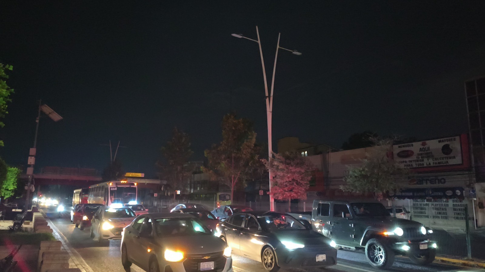 Robo de cable y vandalismo mantienen sin alumbrado a sectores de Celaya