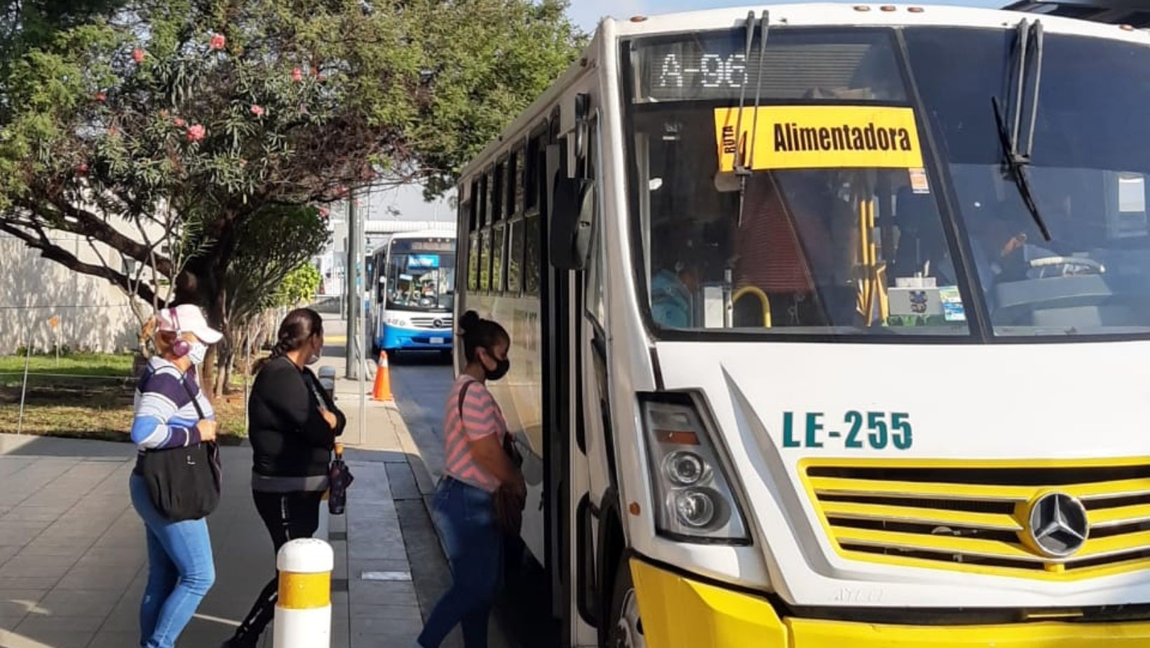 Movilidad de León refuerza rutas ante demanda estudiantil