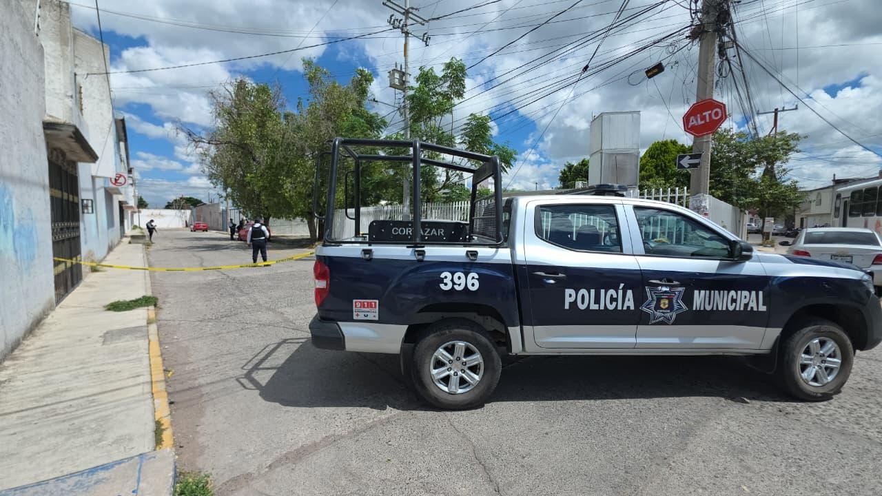 Secuestran a mujer policía que vigilaba Banco del Bienestar en Guanajuato; localizan su patrulla