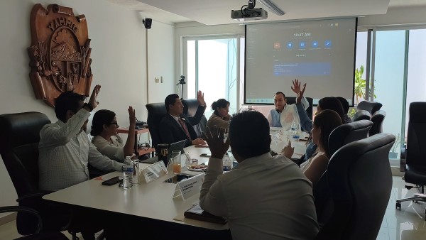 Cortazar pide $20 millones y recibe $10 millones de adelanto de participaciones