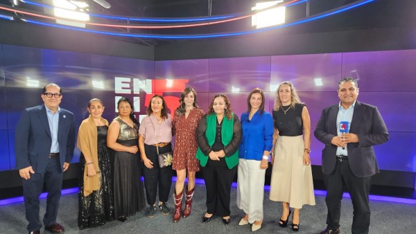 53 mujeres que vencieron al cáncer se convierten en modelos en la pasarela “Por la Vida 2026“