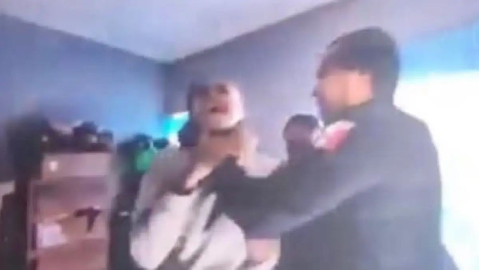 Suspenden a director operativo de Policía de León tras video de agresión a mujer