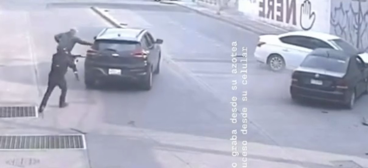 En 38 segundos pistoleros ejecutan a dos personas en Valle de Santiago y quedan grabados en video