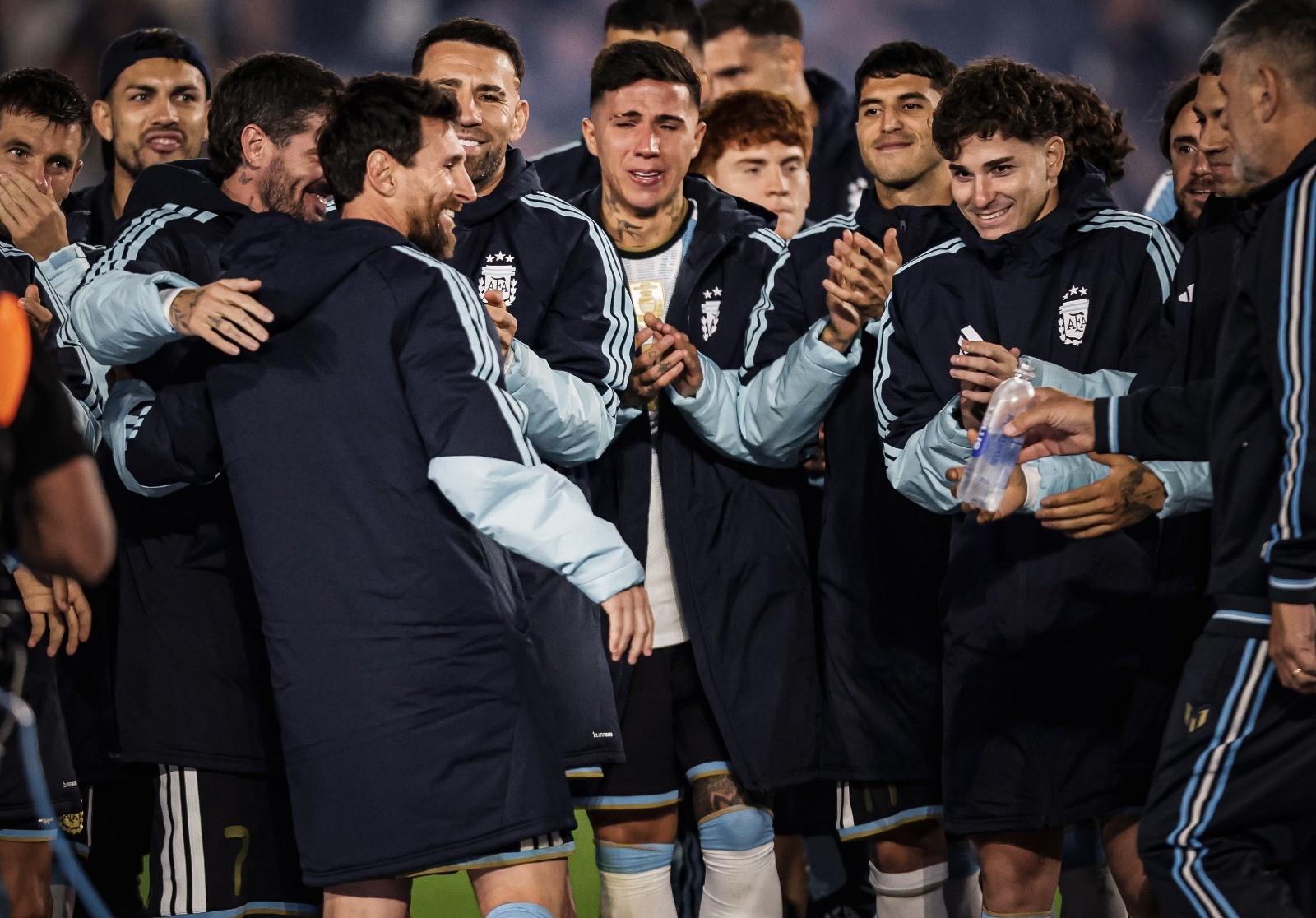 Messi se despide de Argentina con gol, asistencias y una noche inolvidable