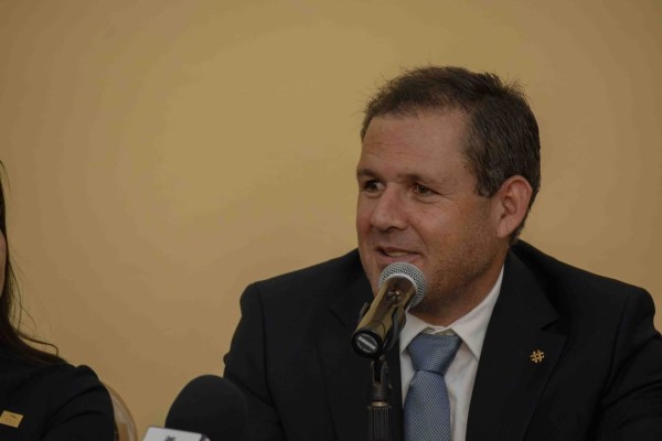 Mauricio Battaglia asume el CCEL y plantea elevar la calidad del empleo en León