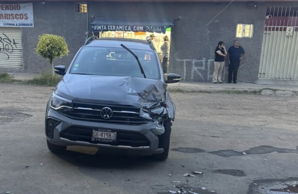 Joven presuntamente ebria provoca choque múltiple en la colonia Fovissste de Celaya