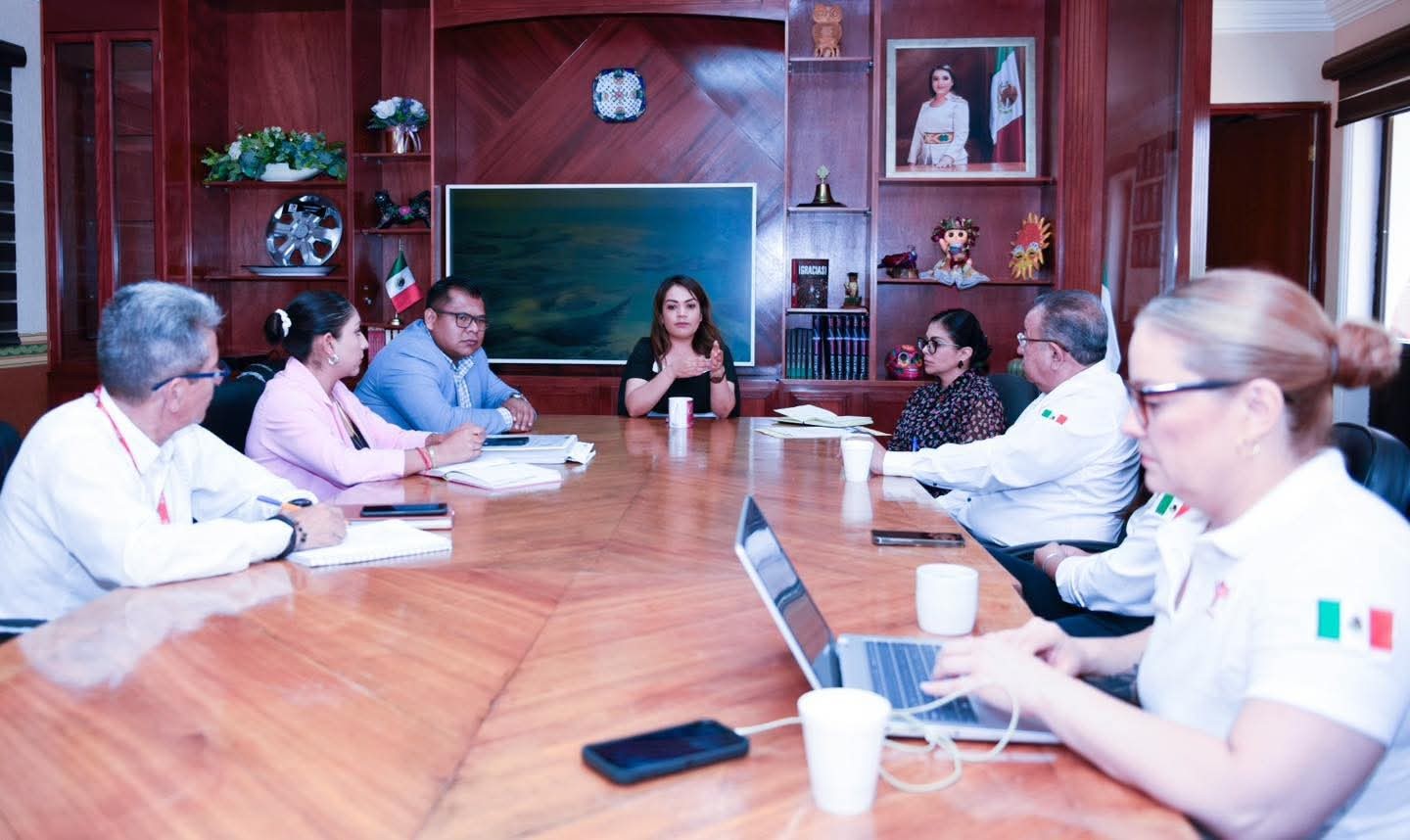 Villagrán busca alternativa para ofrecer viviendas de 500 mil pesos