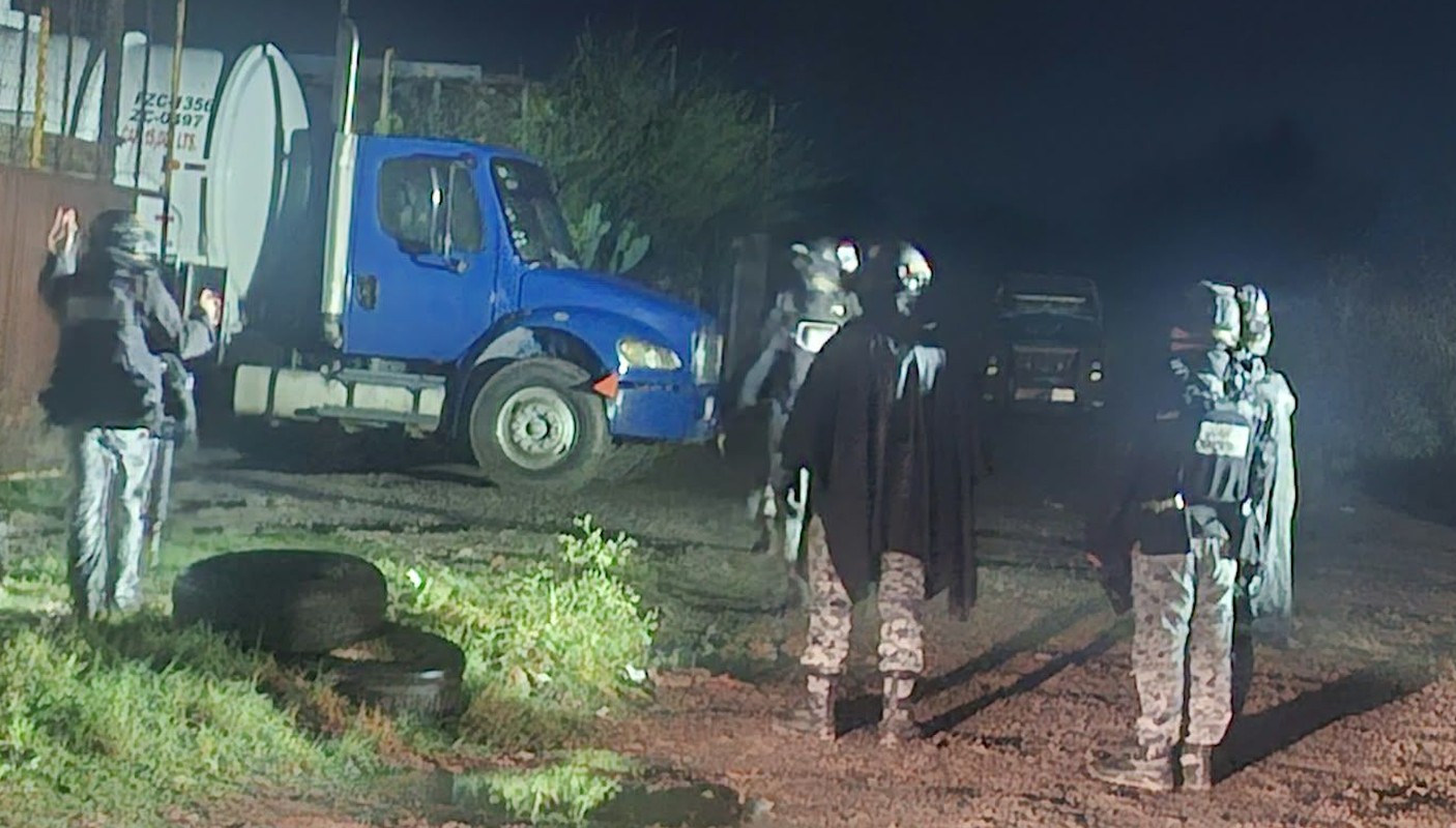 Aseguran autotanque con hidrocarburo en la comnidad de Crespo