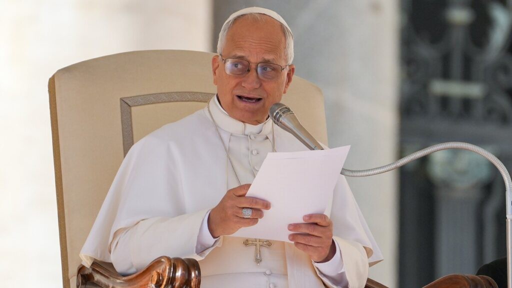 El Papa León XIV confirma que será operado y pide a los fieles que recen por él