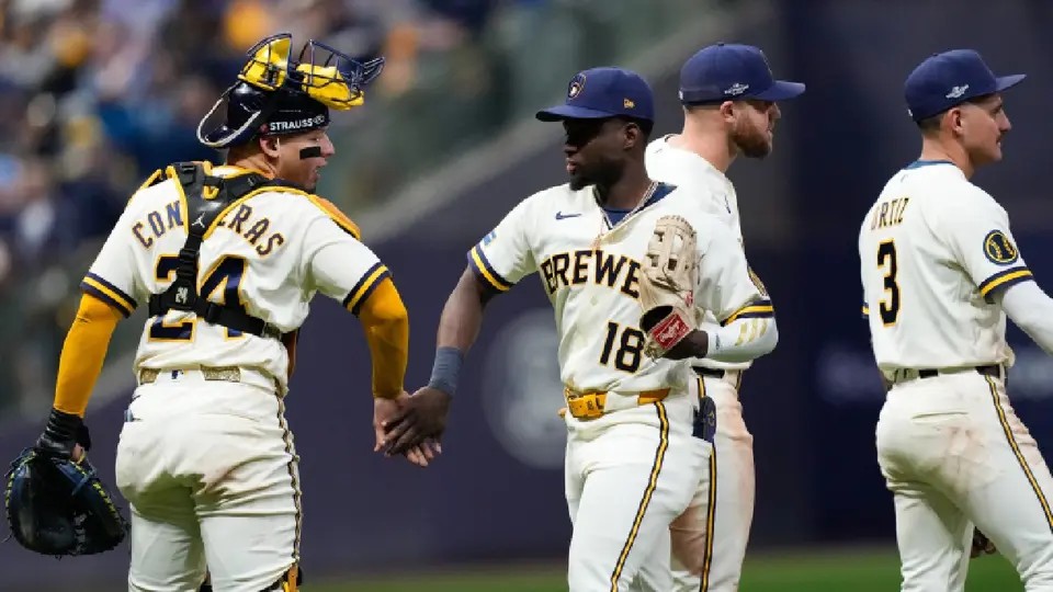 Cerveceros 'pegan' primero y vencen 2-1 a Dodgers, toman ventaja en la Serie de Campeonato