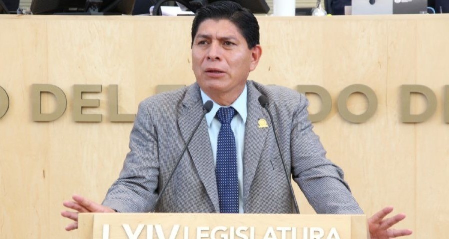 Isidoro Bazaldúa intentó registrarse como mujer para contender por Doctor Mora; el IEEG le negó la candidatura