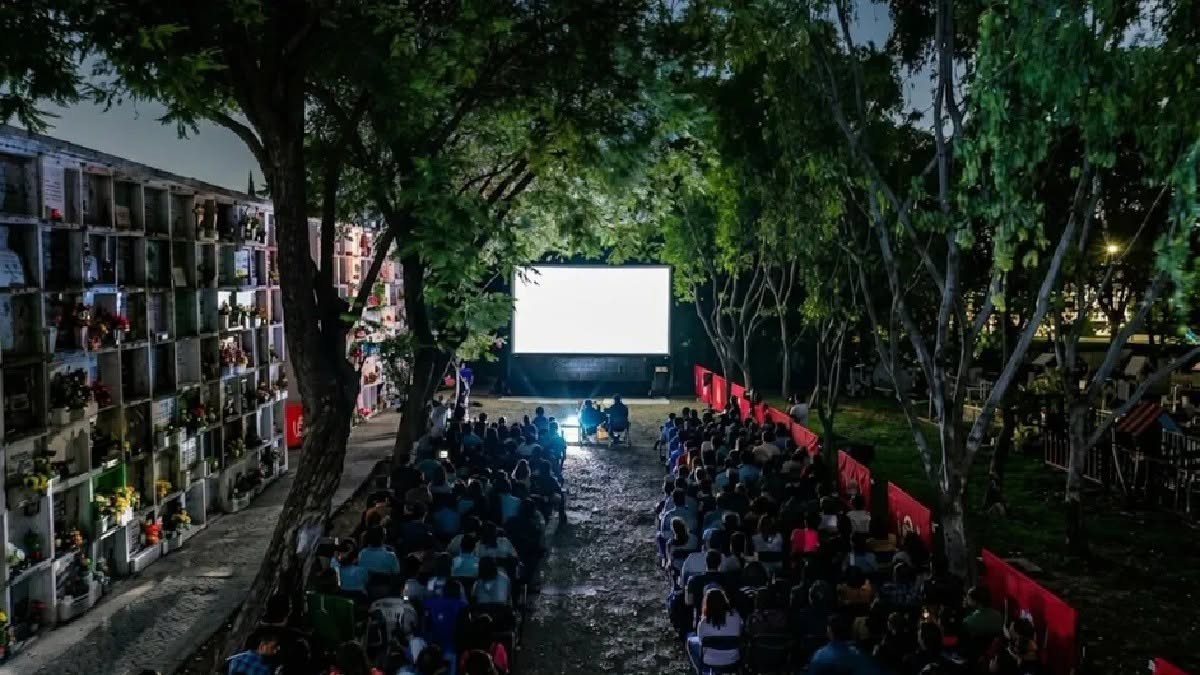 León prepara noches de miedo con leyendas y cine en el panteón de San Nicolás