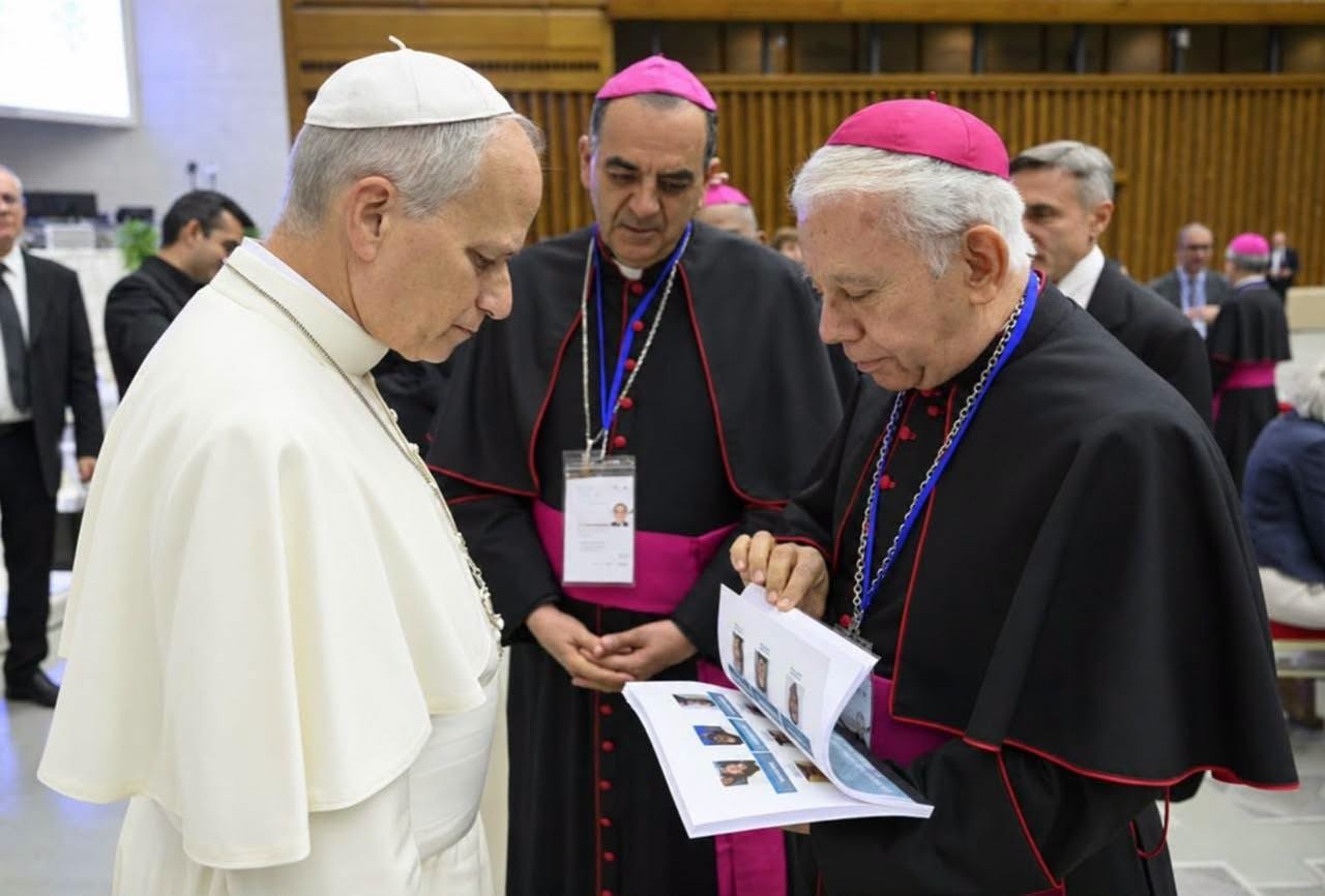 Desaparecidos de Guanajuato llegan al Vaticano en libro entregado al papa León XIV