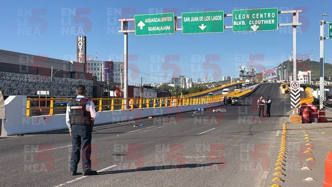 Muere ciclista atropellado en el bulevar Morelos y colapsa la circulación en León Muere ciclista atropellado en el bulevar Morelos y colapsa la circulación en León