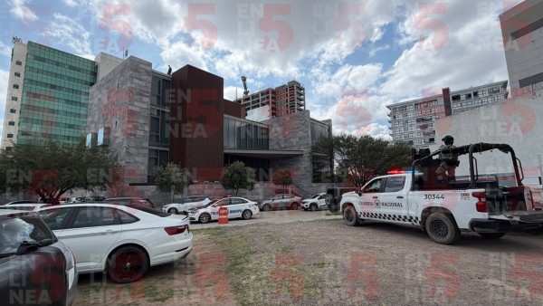 Reportan intento de asalto y disparos afuera de una notaría en la Zona Dorada de León