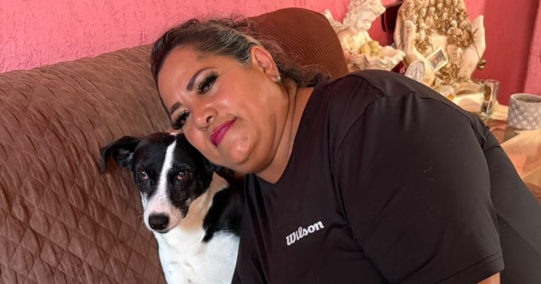 Adoptan a perrita rescatada que vivía en un drenaje en León
