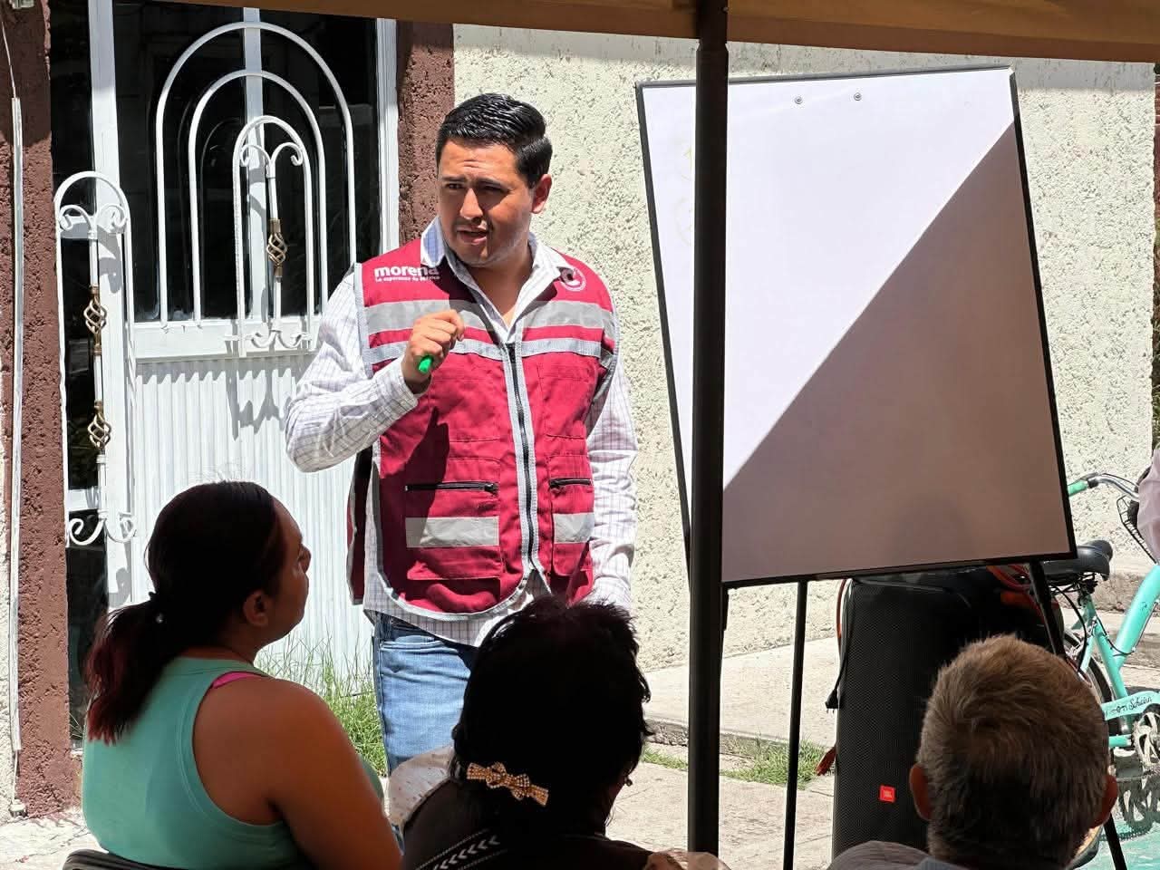 Dos funcionarios de Villagrán se registran en Morena; podrían solicitar licencia