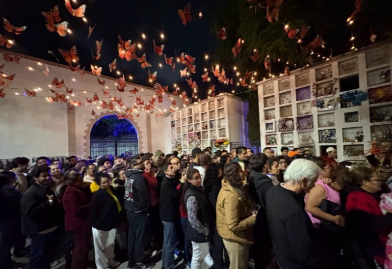 Entre tumbas y leyendas: Arrancan recorridos nocturnos en el Panteón San Nicolás