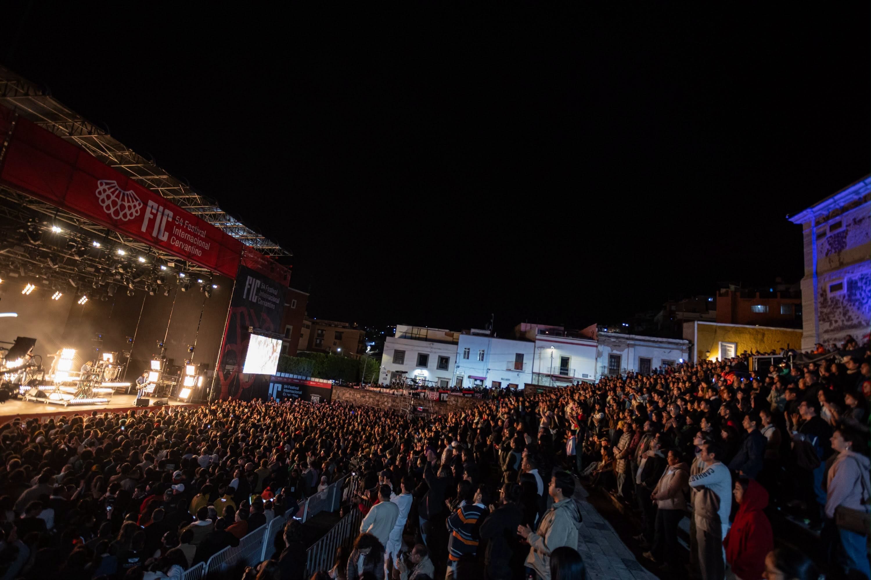Baja el telón del Cervantino; reportan más de 380 mil asistentes