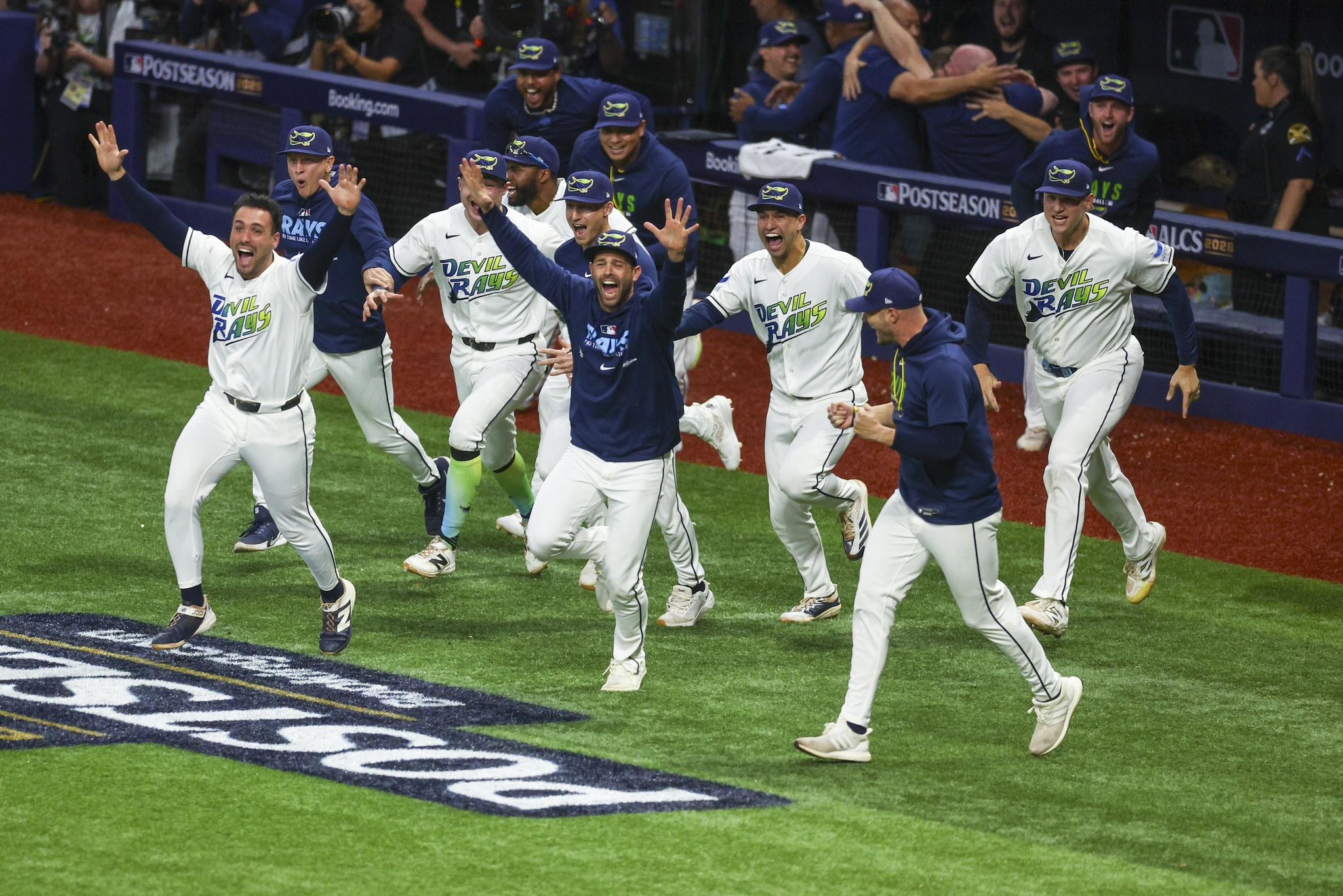 Tampa Bay conquistan la Liga Americana y van por su primer título de Serie Mundial ante Milwaukee