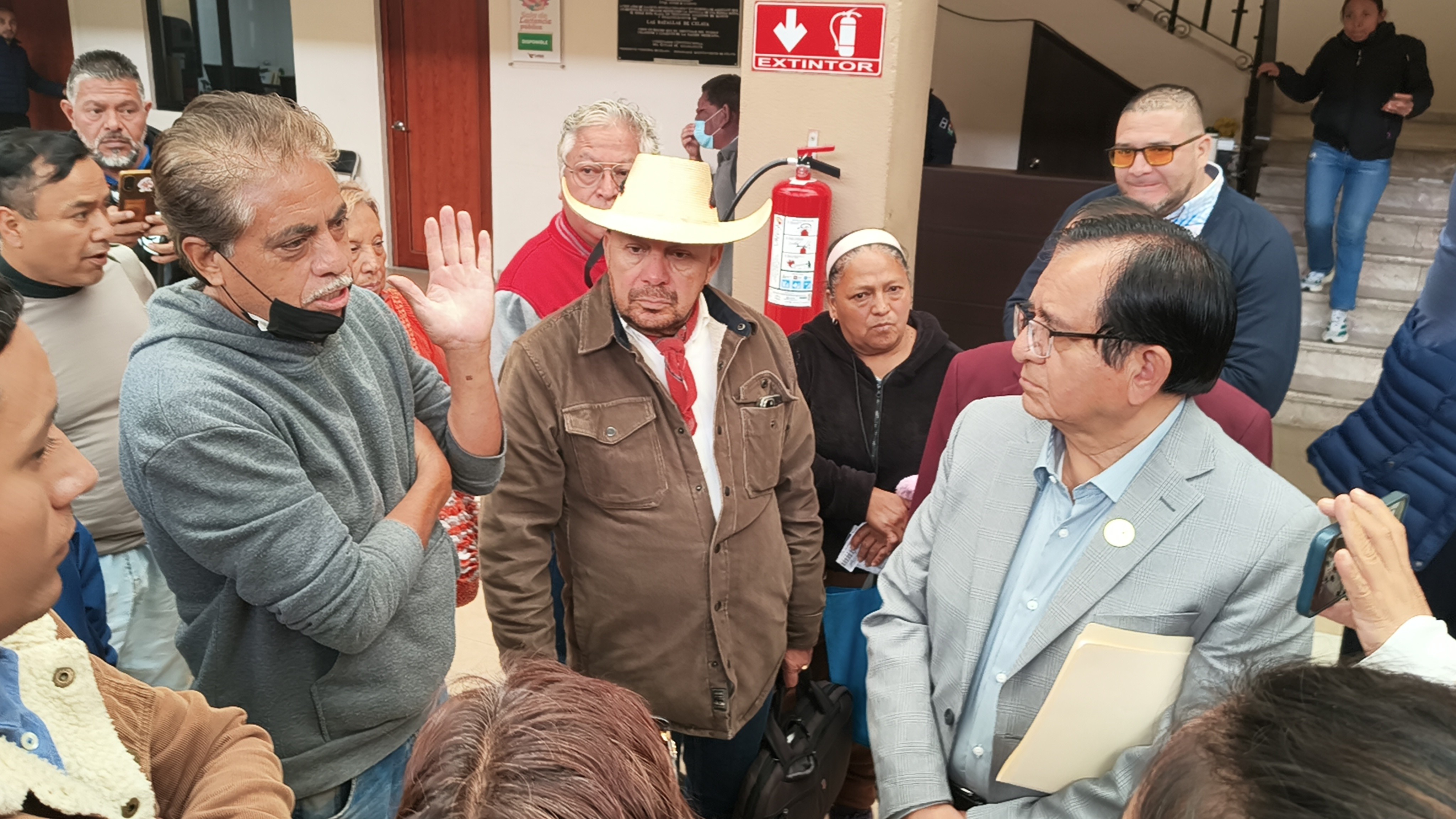 Vecinos y comerciantes de Las Américas denuncian afectaciones por obras del tren en Celaya