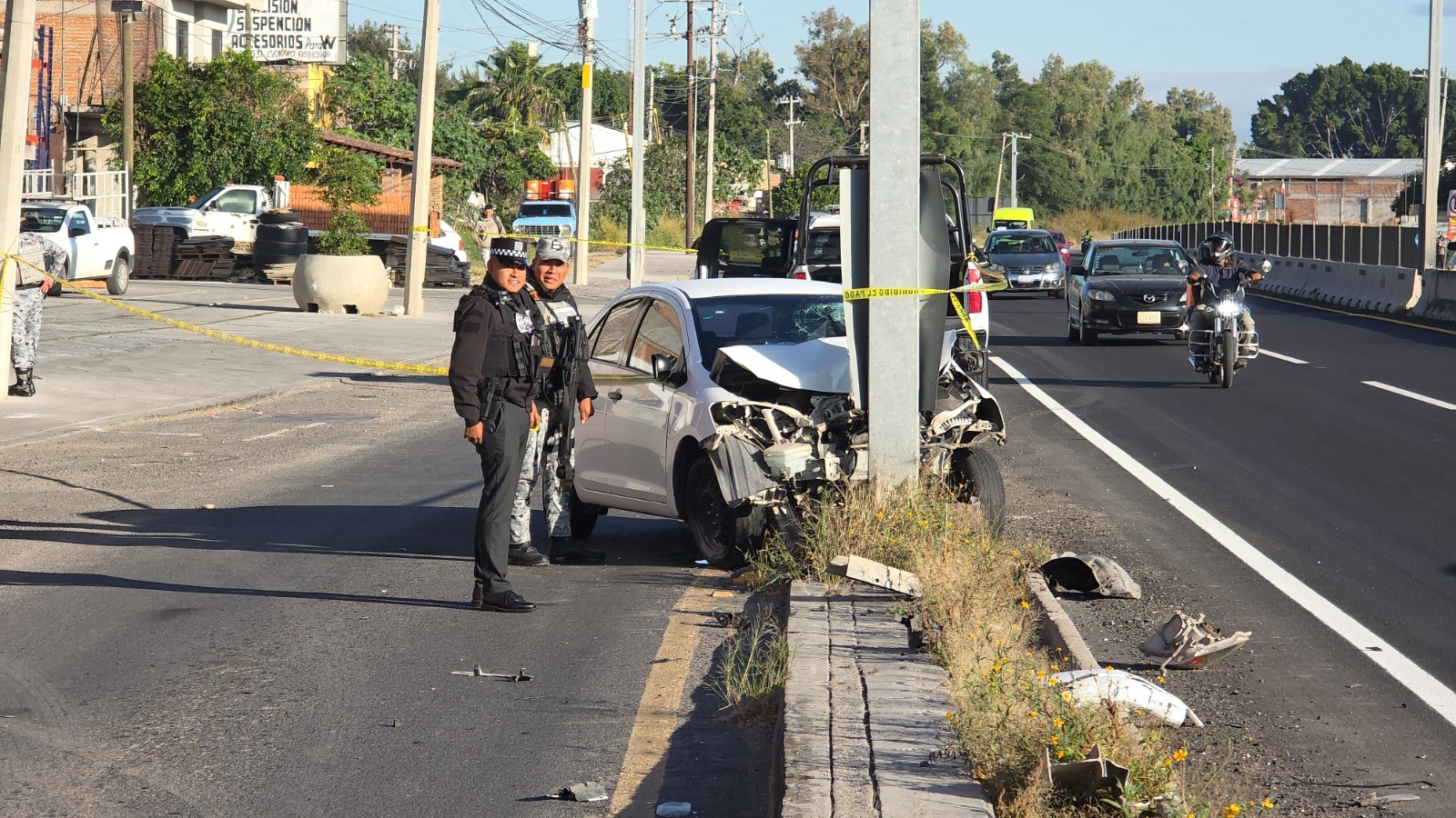 Muere conductor tras chocar contra poste en la carretera Celaya-Salvatierra