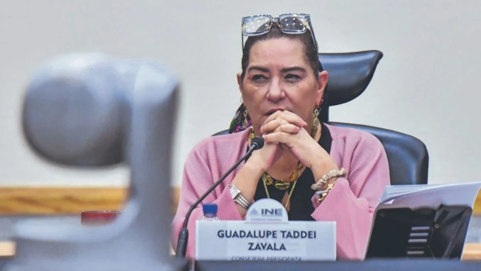 INE difunde y elimina comunicado sobre renuncia de Guadalupe Taddei