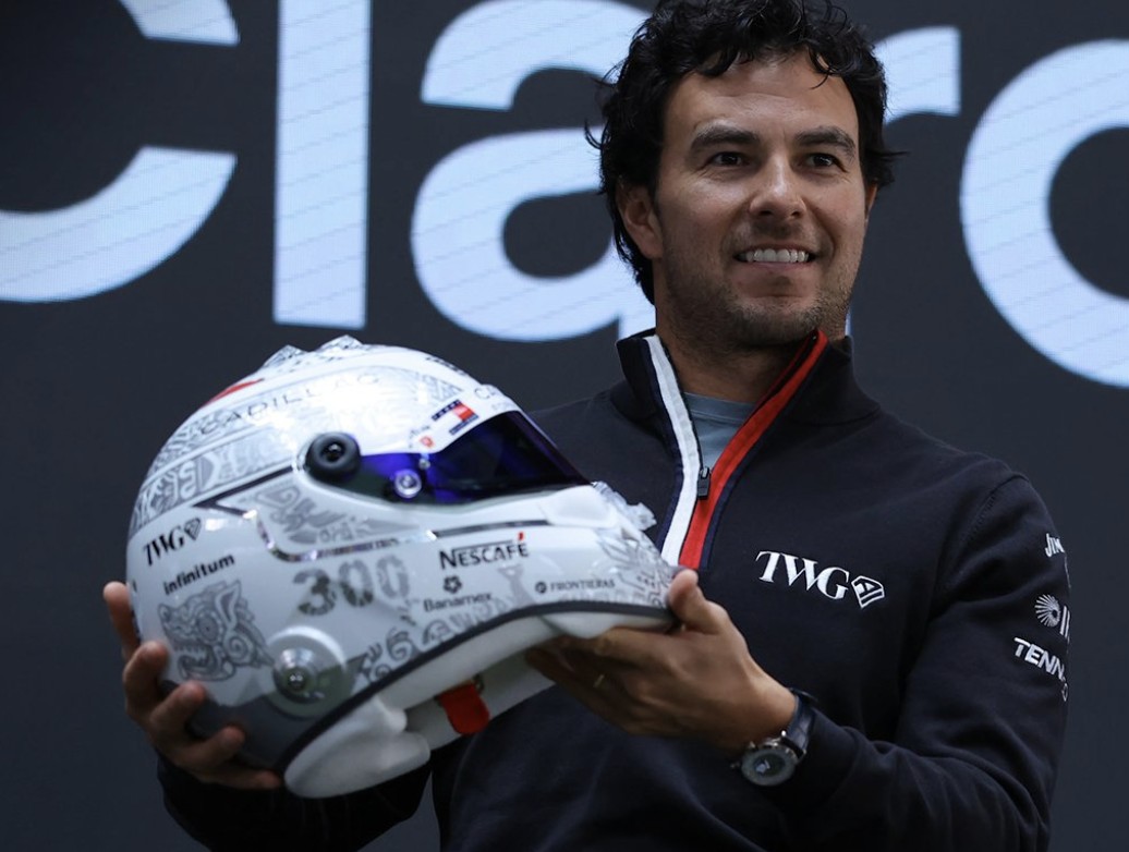 Checo Pérez cambia el volante por el balón rumbo al GP de México 2026