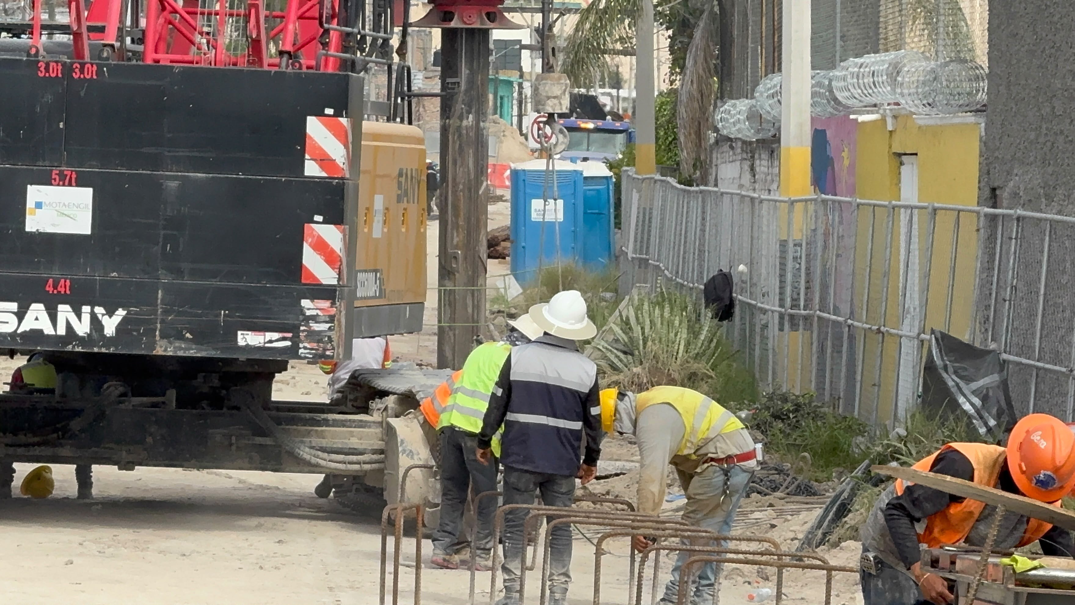 Analiza Celaya apoyos económicos para comerciantes afectados por obras del tren