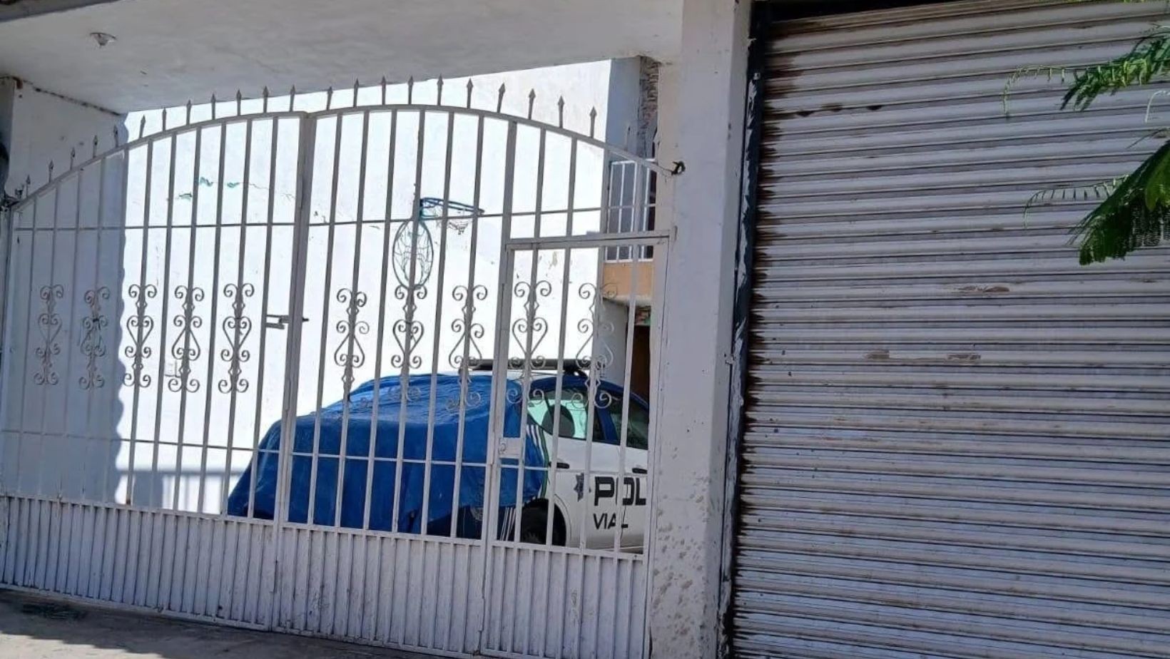 Patrulla en cochera particular causa polémica en León