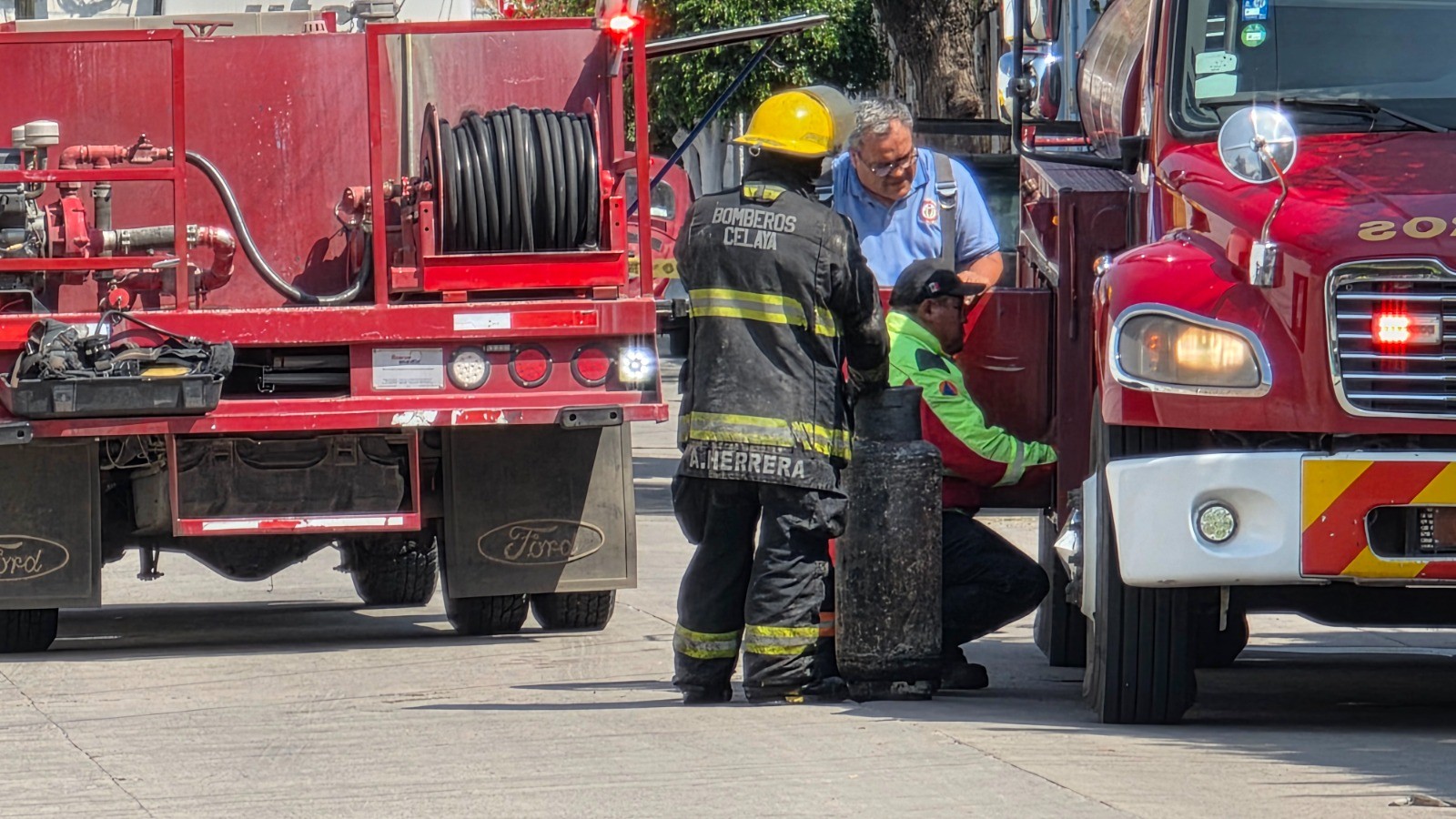 Fuga en tanque de gas provoca incendio en la colonia Emiliano Zapata en Celaya